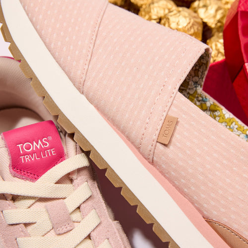 Up close detail image of the bloom dot Resident 2.0