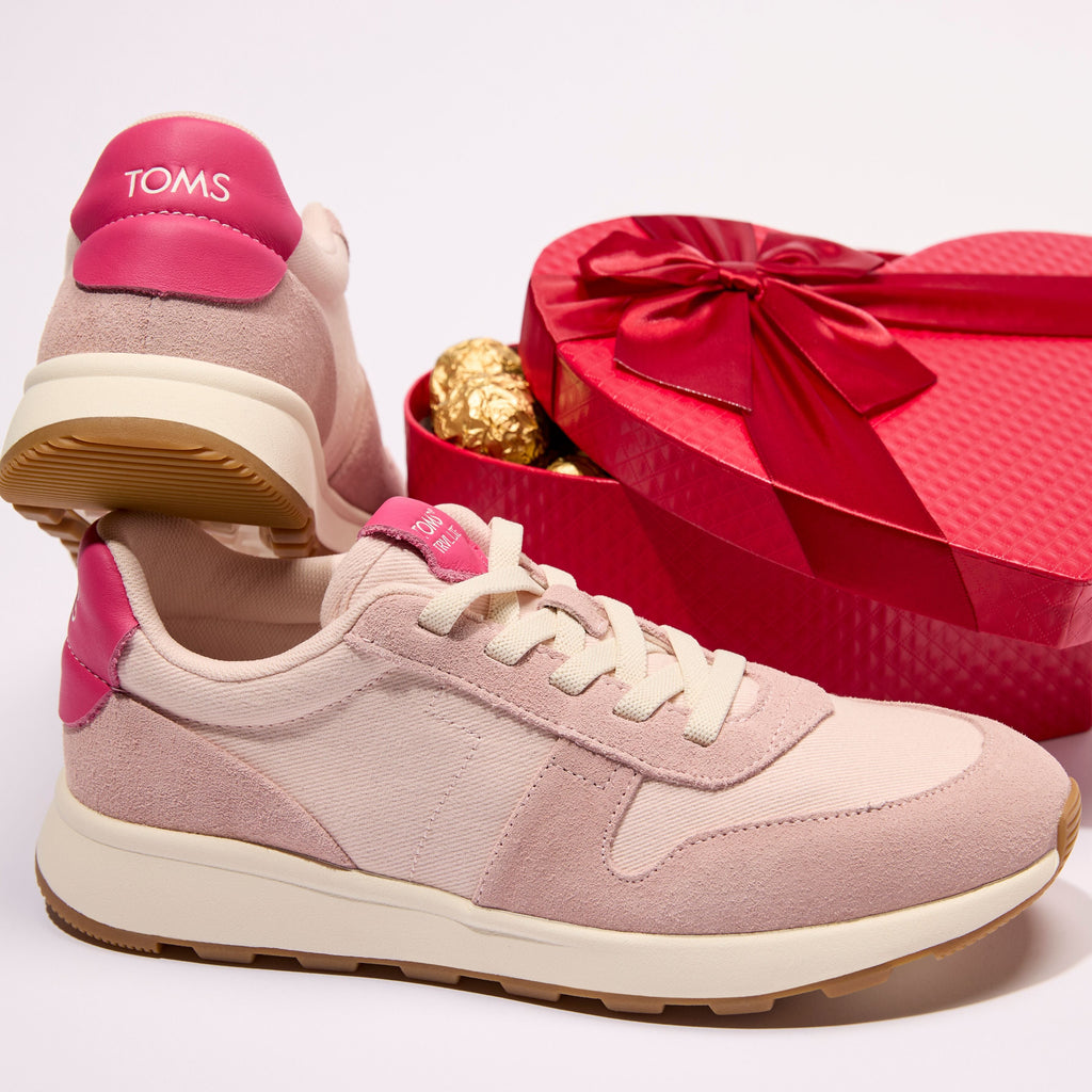 Laydown image of the pink TRVL Lite retro lace up sneaker