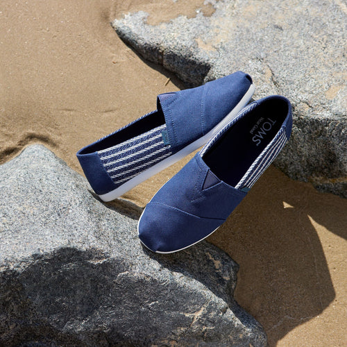 Laydown image of the men's navy stripe Alpargata