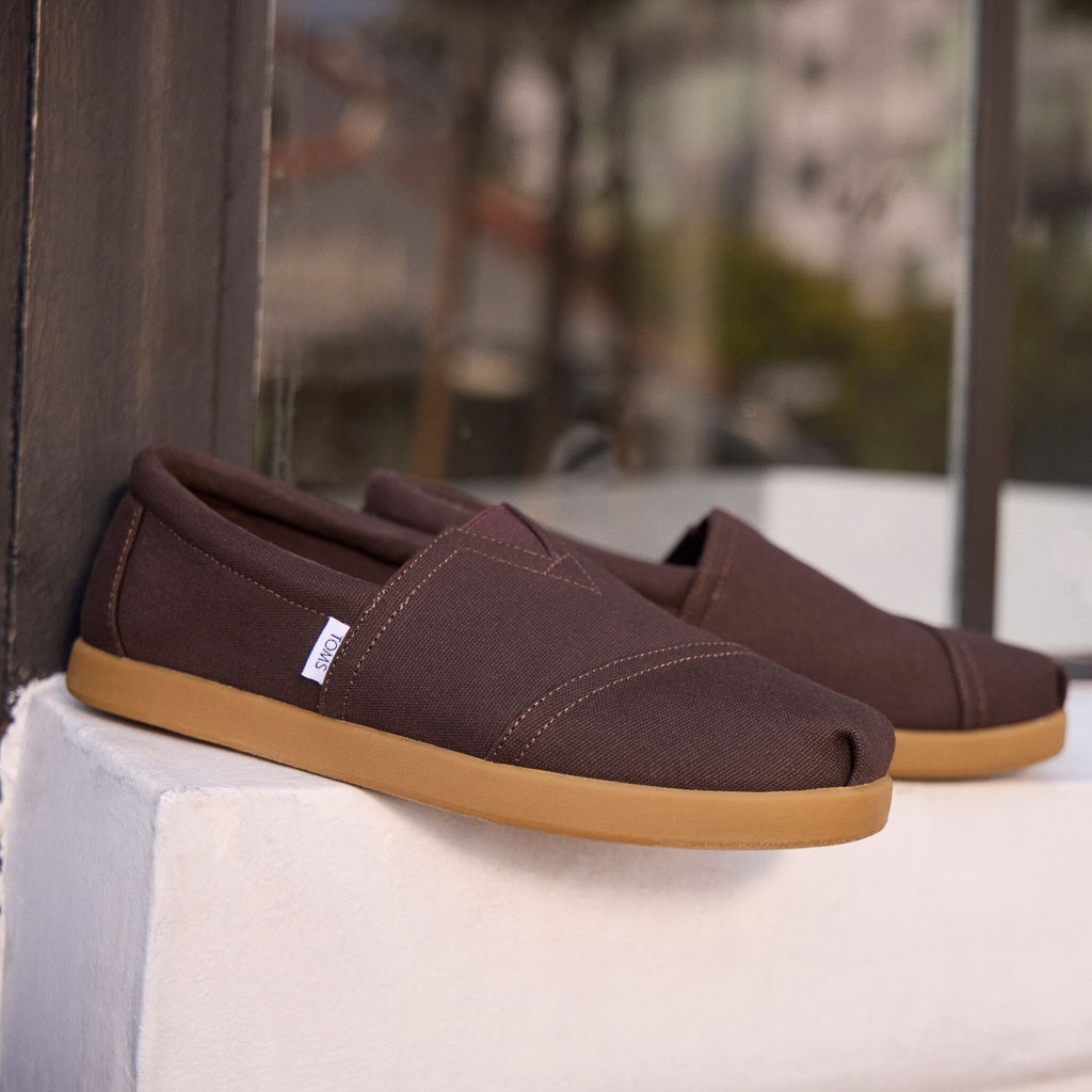 Laydown image of the Mens Alp FWD Chocolate Brown Recycled Cotton Canvas