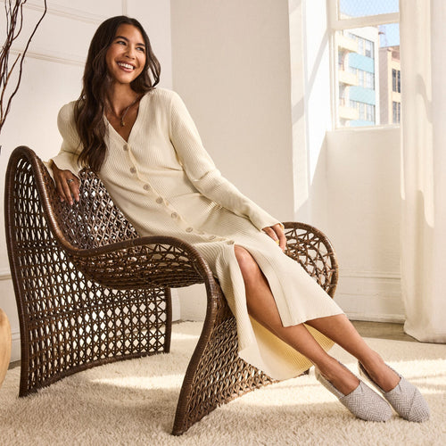 On figure image of the Drizzle Grey faux fur lining Women's Alpargata