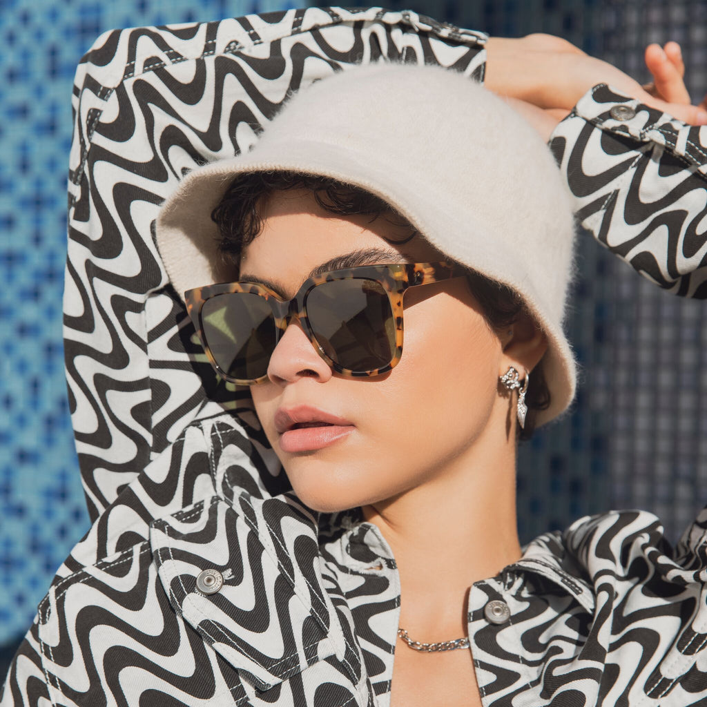 Women's Oversized Natasha Tortoise Polarized Handcrafted Sunglasses model image