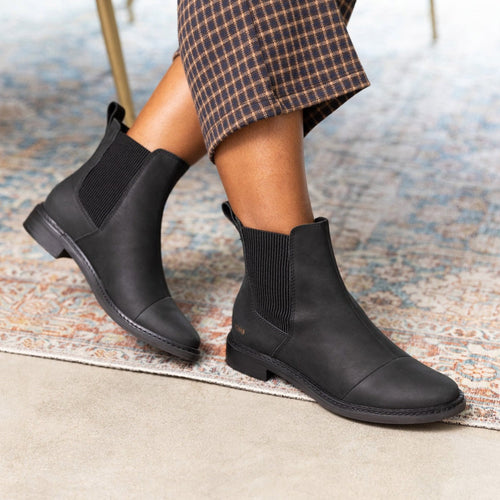charlie flat chelsea boot in black with tonal black goring for easy on and off detail shot
