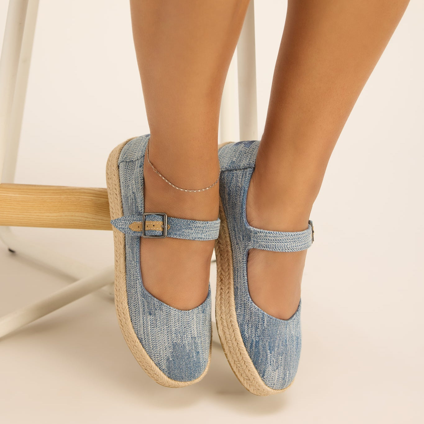 On figure image of the denim Mary Jane Carolina Espadrille
