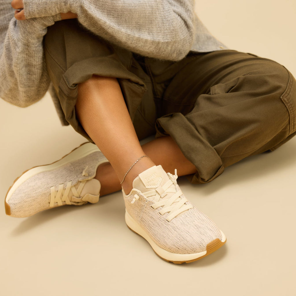 On figure image of the water repellent fog textured melange suede TRVL Lite Cabrillo lace up sneaker