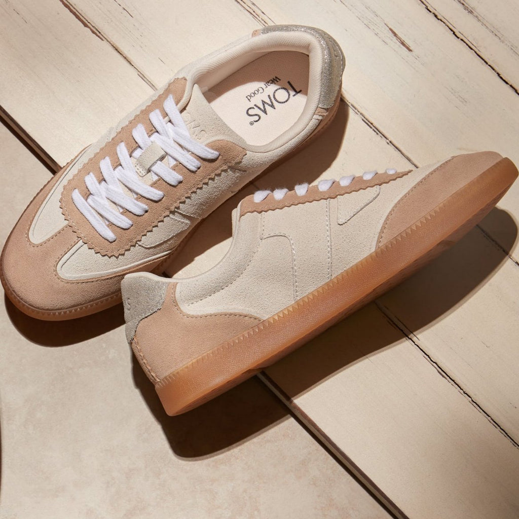 Laydown image of the oatmeal silver Collins lace up sneaker