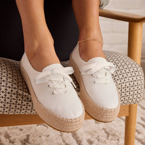 Close up on model image of the white Valencia lace up espadrille