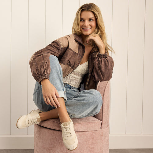 On model image of the fog TRVL Lite Palisade sneaker