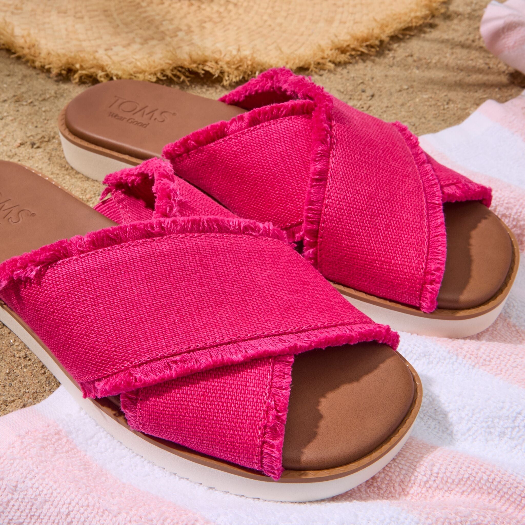 Laydown image of the fuchsia canvas fray Mae sandals