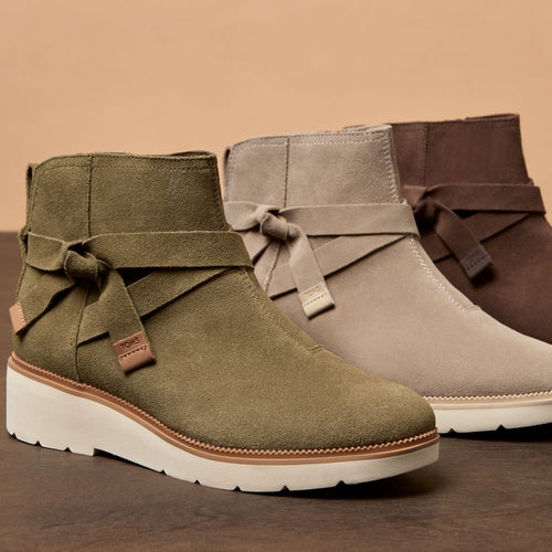 Detail laydown image of the olive Marlow wedge boot