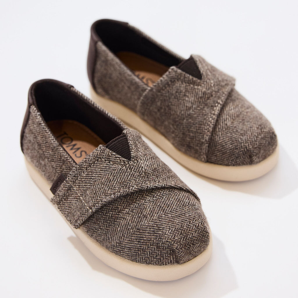 Laydown detail image of the hot cocoa herringbone toddler Alpargata