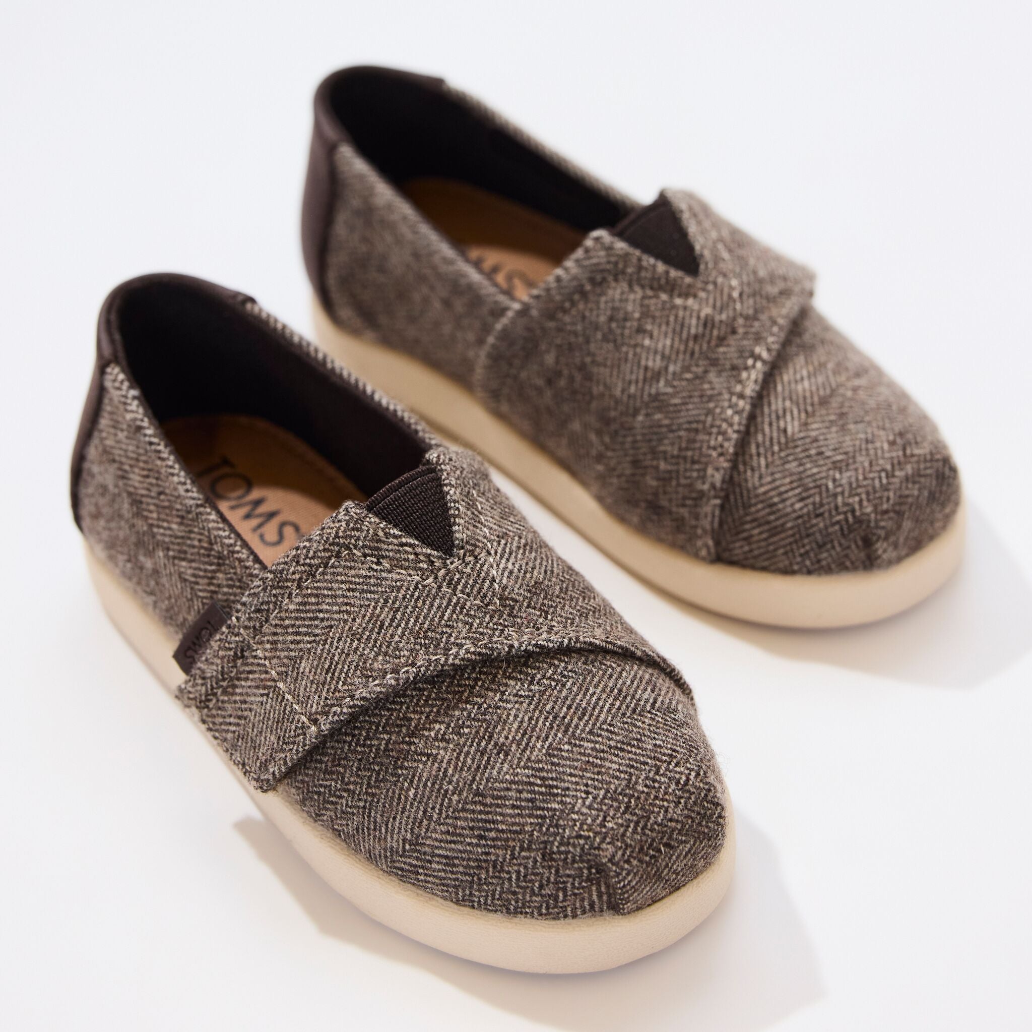 Laydown detail image of the hot cocoa herringbone toddler Alpargata