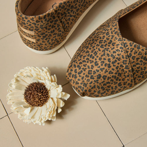 Laydown detail image of the toffee leopard Alpargata ballet flat