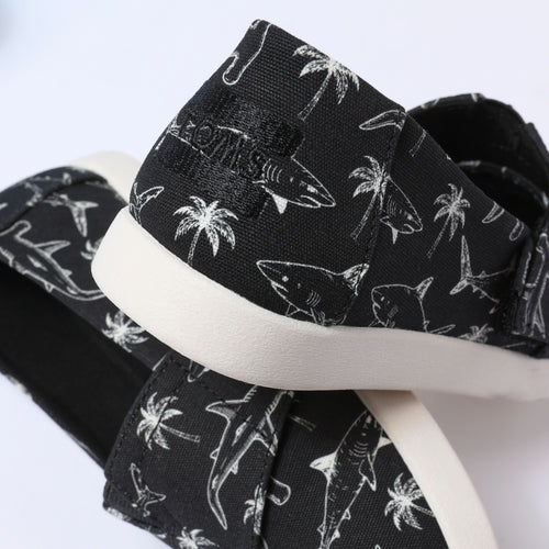 Laydown detail image of the Kids shark print Alpargata
